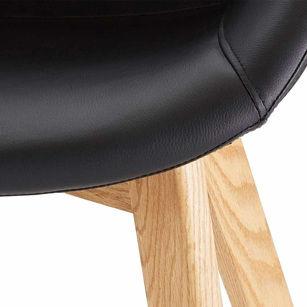 Scandi Designstühle mit Armlehnen - Tramos (2er Set) Scandi Designstühle Mit Armlehnen - Tramos (2er Set) -Malott-Shop scandi designstuehle mit armlehnen in schwarz kunstleder eiche holz tramos 05